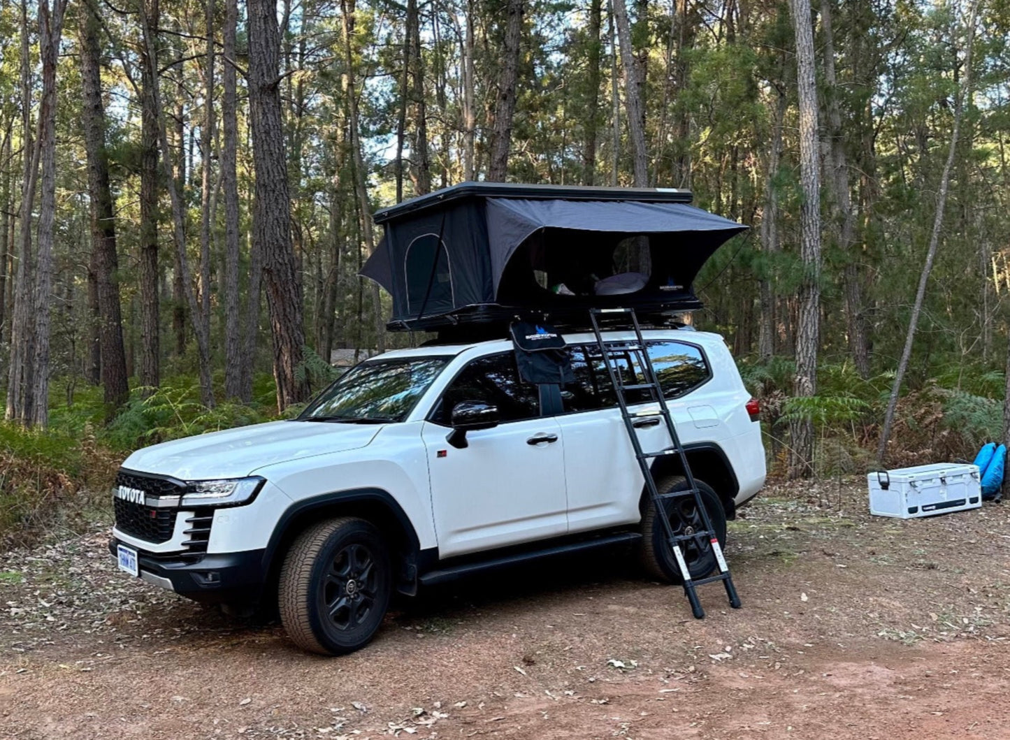 RUGGED ROOFTOPS | POP UP TENT